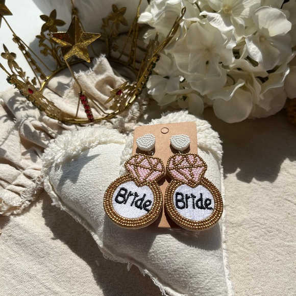 Adorable Bride beaded earrings - Picture 2 of 2
